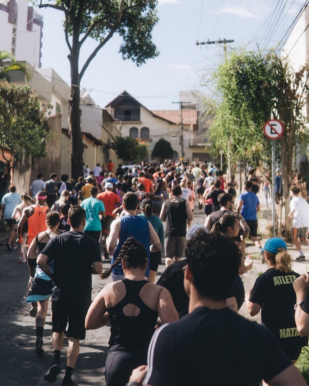 Foto registra evento do grupo de corrida Calma Clima em BH