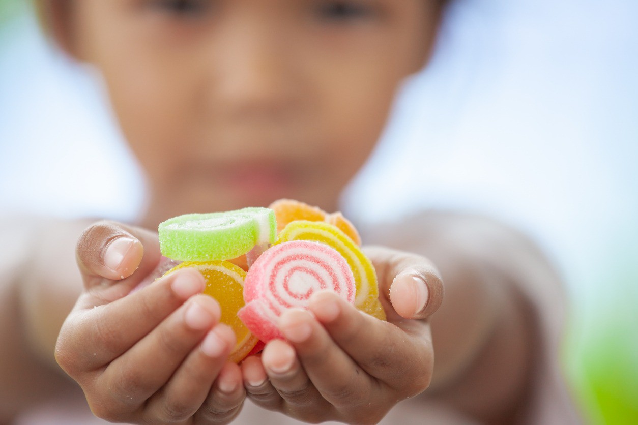 União Europeia proibiu o uso de dióxido de titânio em 2021, por não ser considerado seguro para consumo humano