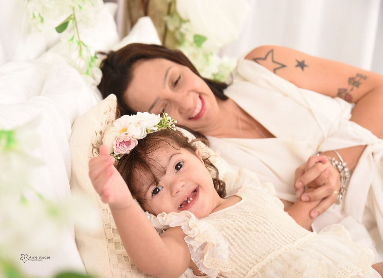 Ana Lúcia Léllis e a filha Luísa, de 2 anos e 9 meses