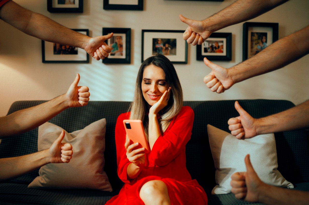 Psicóloga explica diferenças entre narcisismo digital e exibicionismo online 