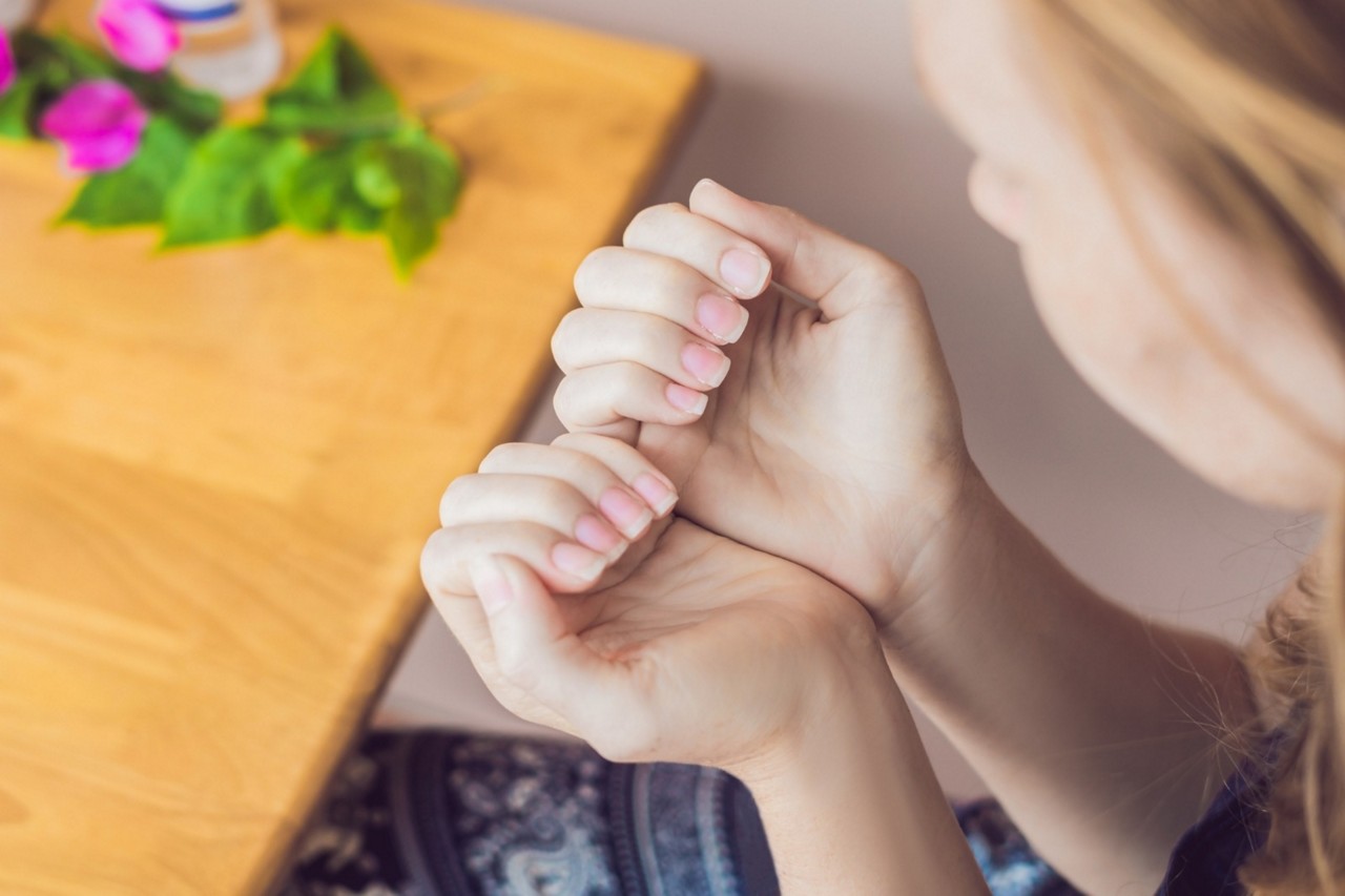 Dermatologista fala sobre cuidados e pontos de atenção com as unhas e seu papel na saúde