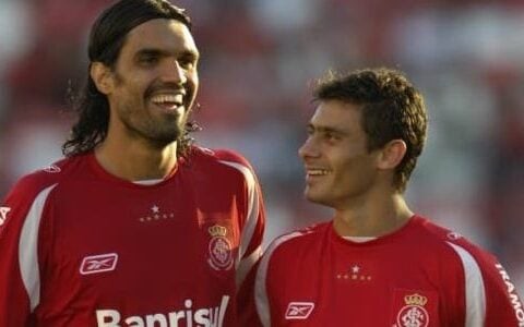 Em 2005, Fernandão comemora um de seus dois gols na vitória do Inter sobre o São Paulo no Beira-Rio. (Crédito: Alexandre Lops / Inter / Divulgação)