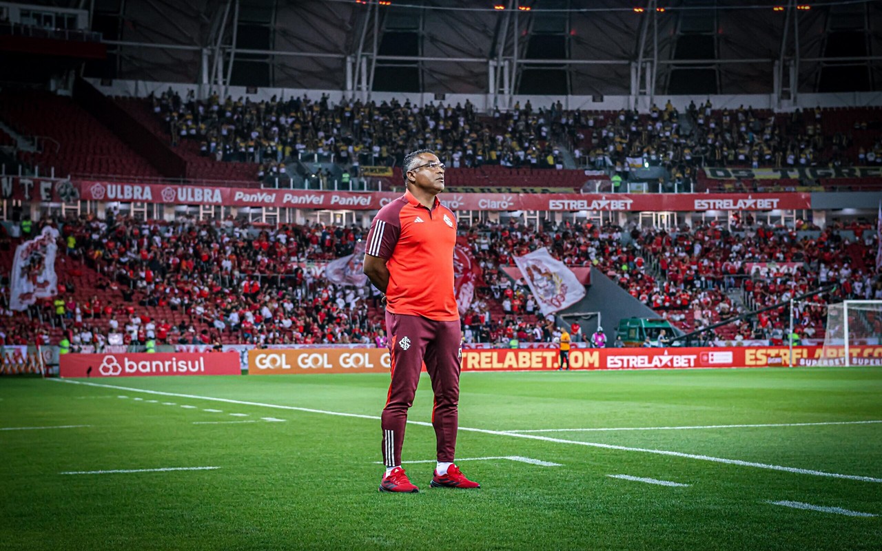 Roger Machado terá tarefa árdua de tirar o clube da fila de 45 anos. Foto: Ricardo Duarte/SC Internacional