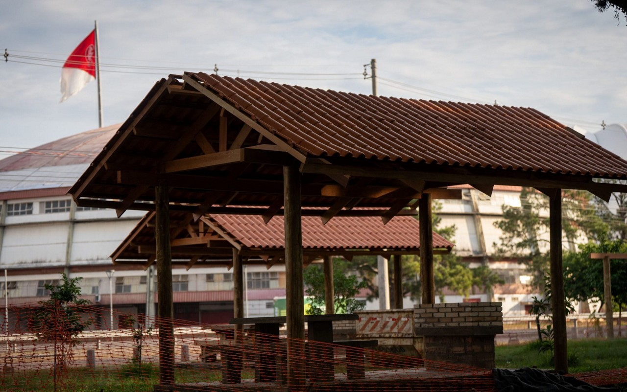 Churrasqueiras ficam em área ao lado do complexo do estádio Beira-Rio (Foto: Filipe Maciel/SC Internacional)