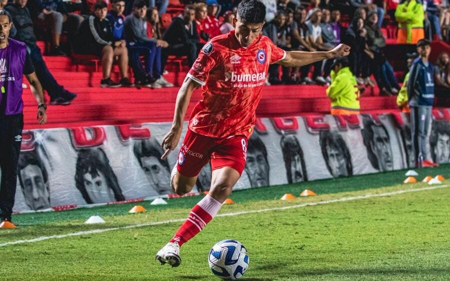 Alan Rodríguez, volante do Argentinos Juniors (Foto: Divulgação/AAAJ)