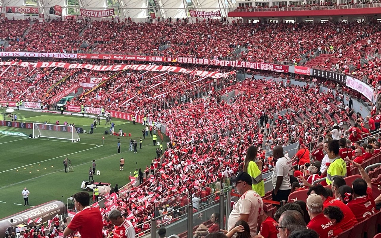 Clube quer colocar mais torcedores nas arquibancadas (Foto: Roberto Jardim / Lance!)