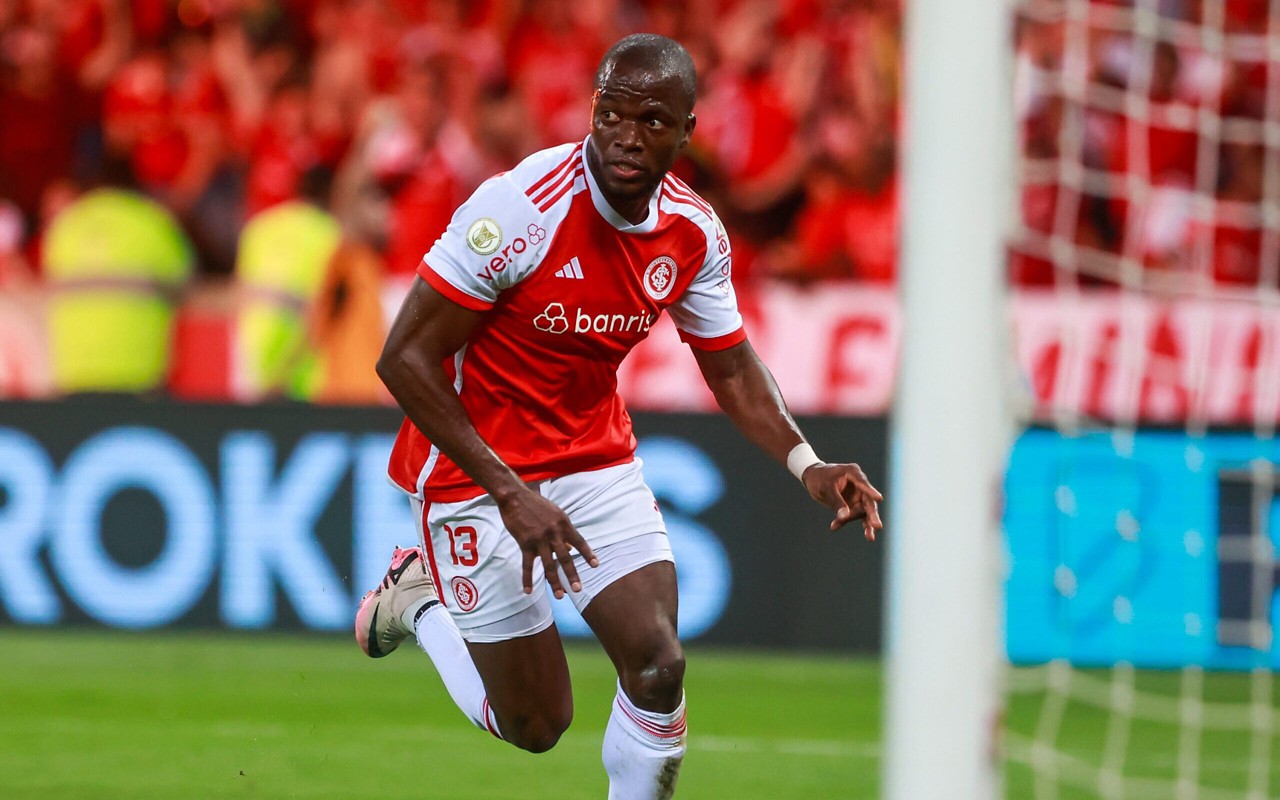 Enner Valencia jogador do Internacional comemora seu gol durante partida contra o Flamengo no estádio Beira-Rio pelo campeonato Brasileiro A 2024 (Foto: Luiz Erbes/AGIF)