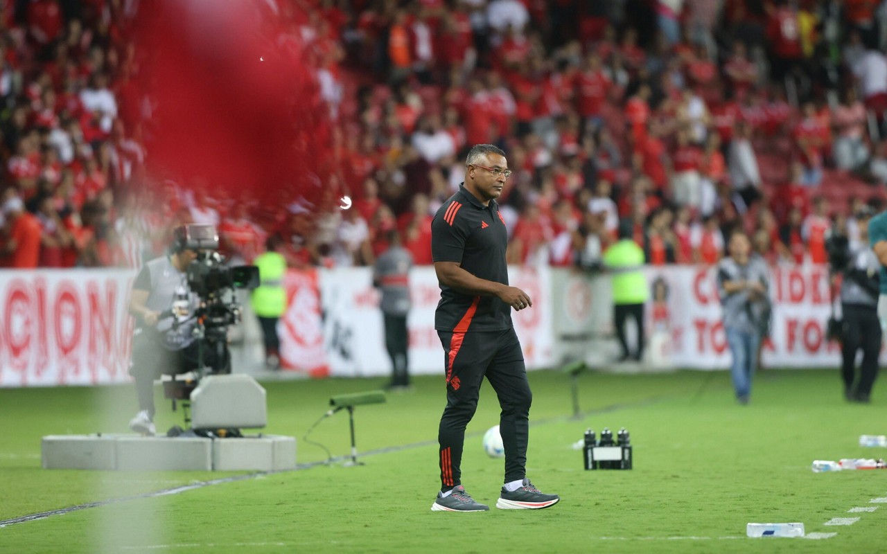 Roger Machado deixa jogadores em Porto Alegre para reforçarem musculatura (Foto: Ricardo Duarte/SC Internacional)