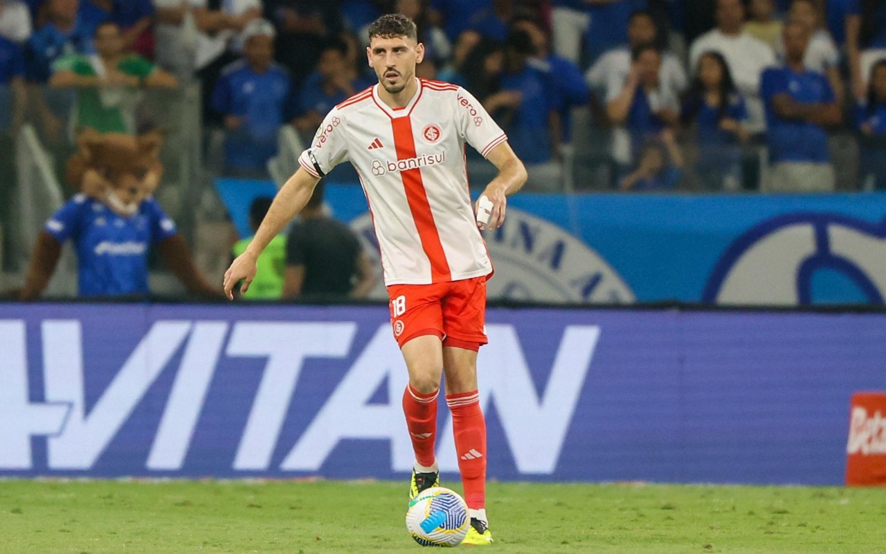 Agustín Rogel está de malas prontas para voltar à Alemanha (Foto: Ricardo Duarte/SC Internacional)