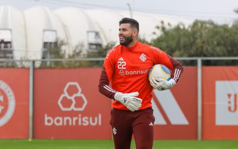 Ivan Quaresma passará por artoscopia (Foto: Ricardo Duarte/SC Internacional)
