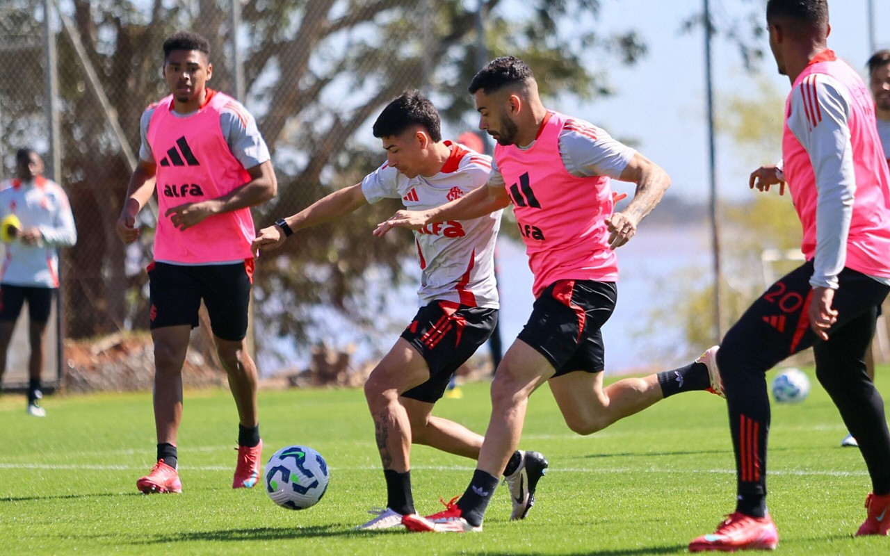 Alan Rodríguez e Bruno Henrique em treino do Internacional no CT Parque Gigante (Foto: Ricardo Duarte/SC Internacional)