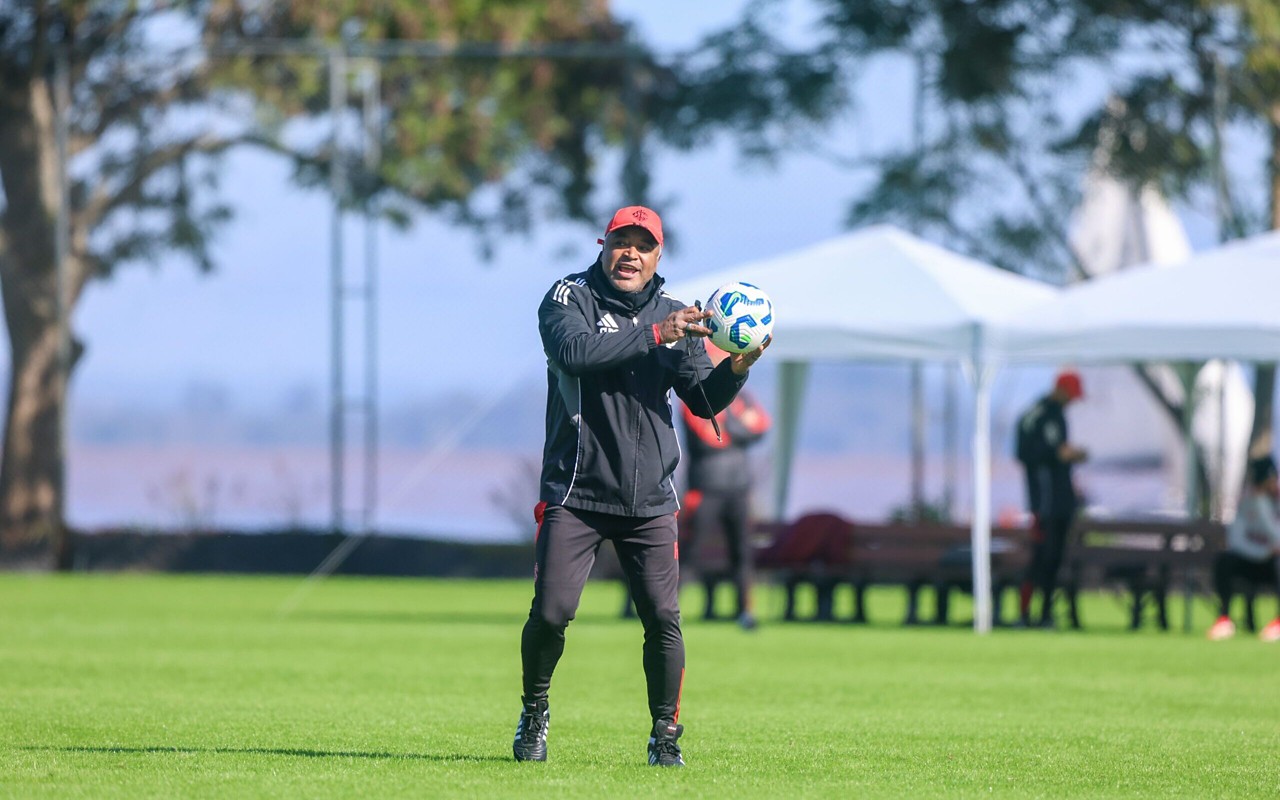 Roger Machado comandará a retomada do Inter após as férias (Foto: Ricardo Duarte/SC Internacional)
