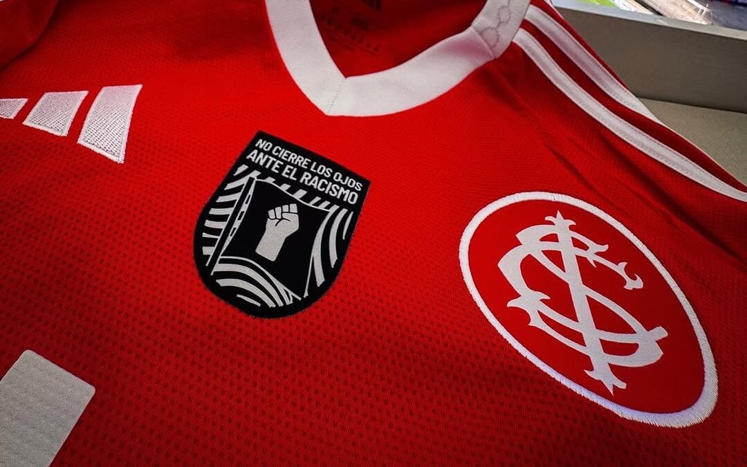 Internacional e Atlético Nacional disputam confronto internacional pela Libertadores após mais de três décadas.