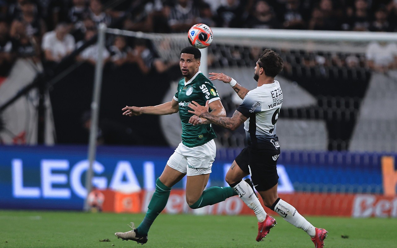 Lance do primeiro tempo de Corinthians x Palmeiras (Foto: Ettore Chiereguini/AGIF)