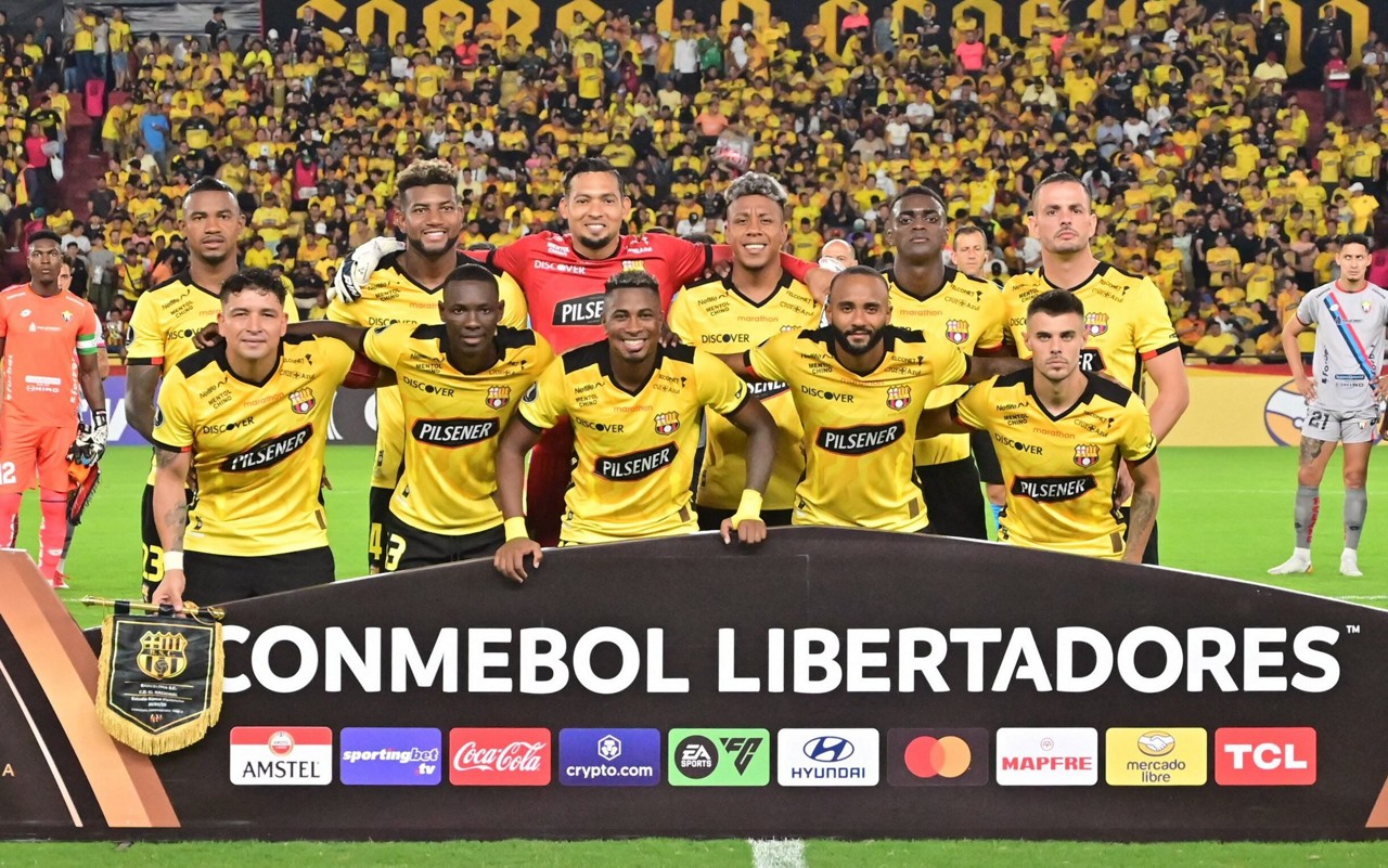Corinthians encara o Barcelona de Guayaquil (Foto: Marcos Pin / AFP)