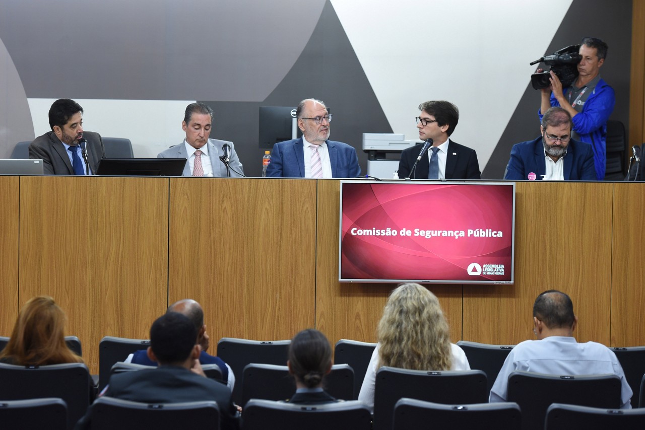 Audiência pública na Assembleia Legislativa debateu decisão do TCE, que determinou que o governo volte a cobrar 8% de contribuição previdenciária dos militares