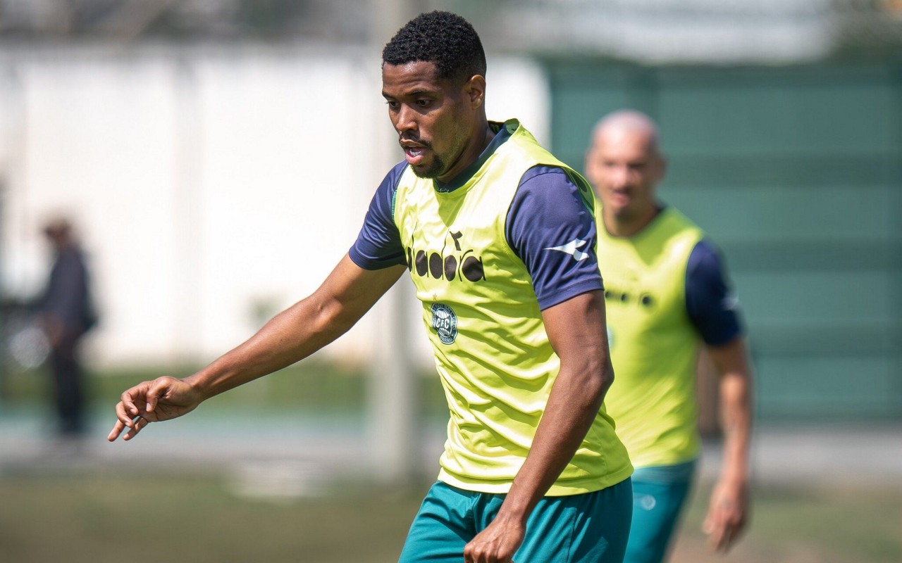 Iury Castilho briga para retomar a titularidade no ataque do Coritiba. Foto: JP Pacheco/Coritiba