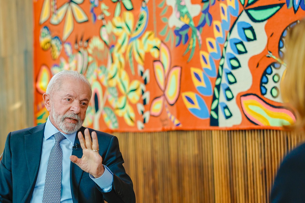 O presidente Lula, devido ao fracasso em cortar as contas públicas e não ter um plano efetivo para isso, quer aumentar a tributação que o Congresso rejeitou 