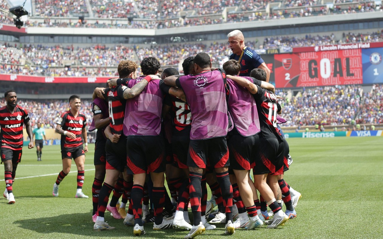 Elenco rubro-negro comemora o segundo gol contra o Chelsea (Foto: Gilvan de Souza/Flamengo)