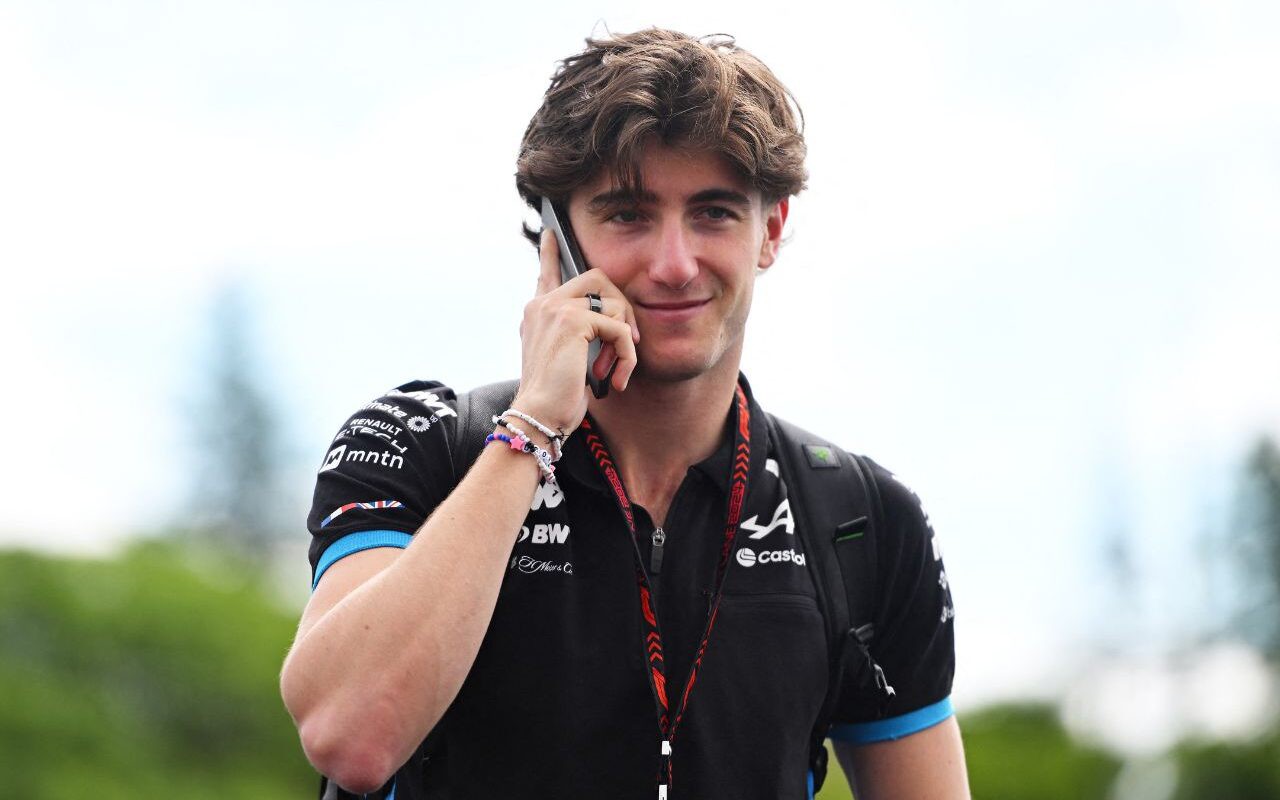 Jack Doohan durante sua estreia na Fórmula 1 pela Alpine em 2024. (Foto: Rudy Carezzevoli / AFP)