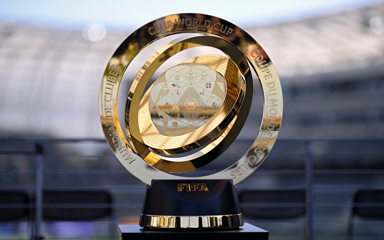 Troféu do Mundial de Clubes exposto durante partida entre Los Angeles FC e Sporting Kansas City (Foto: Orlando Ramirez/AFP)