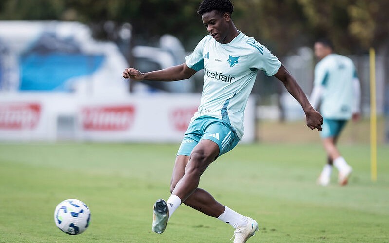 Zagueiro Jonathan Jesus deve ser improvisado na lateral direita contra o Mirassol (Foto: Gustavo Aleixo/Cruzeiro)