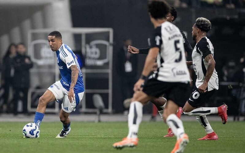 Volante Christian pode ser poupado no jogo do Cruzeiro, domingo (27), contra o Ceará, no Mineirão (Foto: Marco Galvão/Cruzeiro)