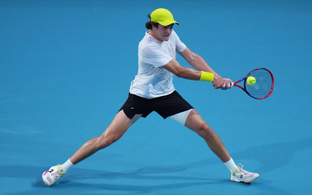 João Fonseca contra Learner Tien no Miami Open (Foto: Rich Storry / AFP)