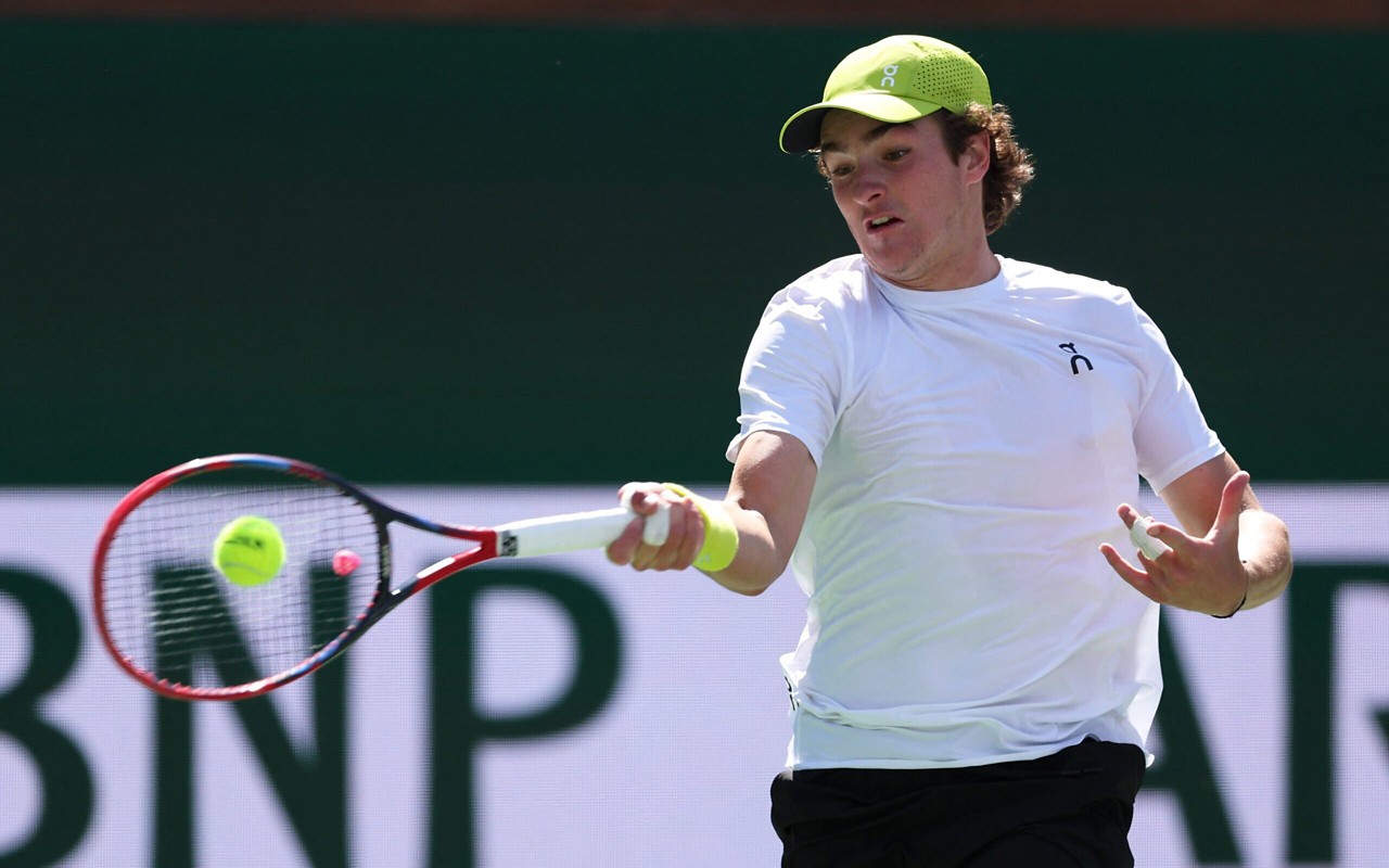 João Fonseca foi eliminado após perder por 2 sets a 0 (Foto: CLIVE BRUNSKILL/AFP)