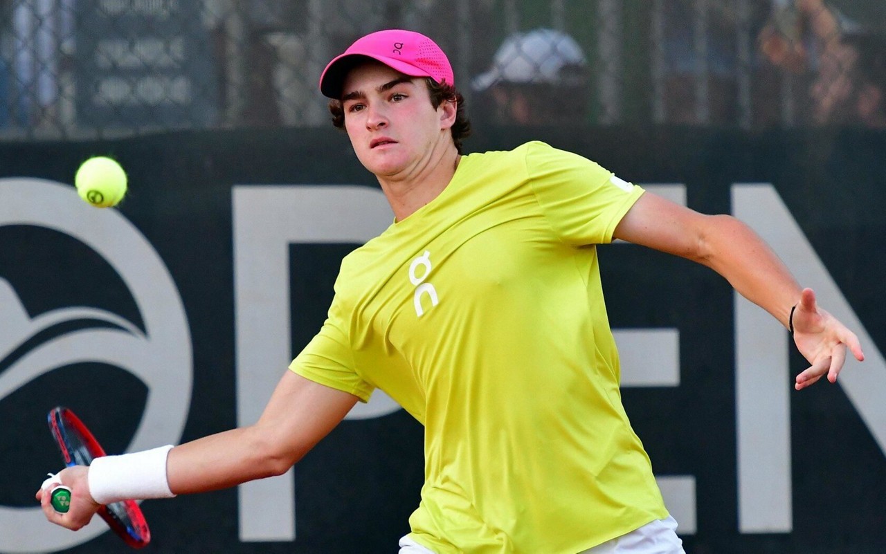 João Fonseca em treino no Rio Open (Foto: Fotojump)
