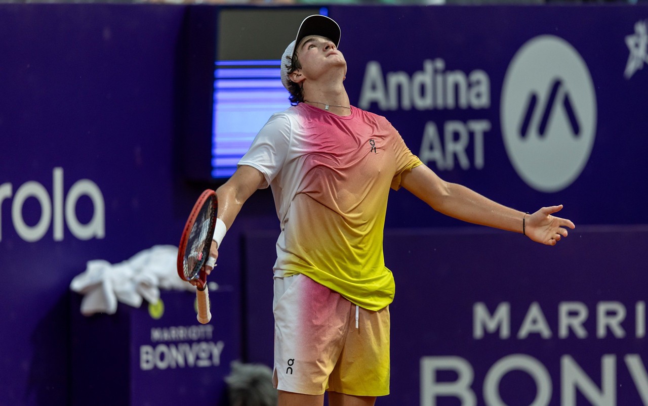 João Fonseca vence Navone e garante vaga na semi em Buenos Aires (Foto: @argentinaopentennis / Ieb+ Argentina Open)
