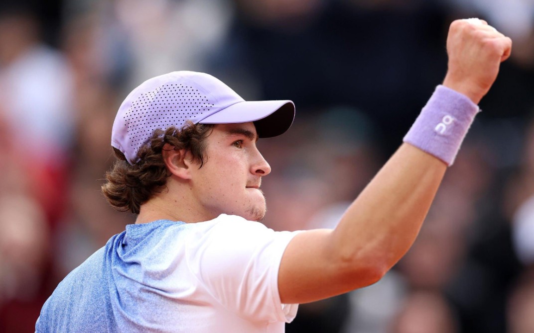 João Fonseca na estreia em Roland Garros (Foto: Getty Images)
