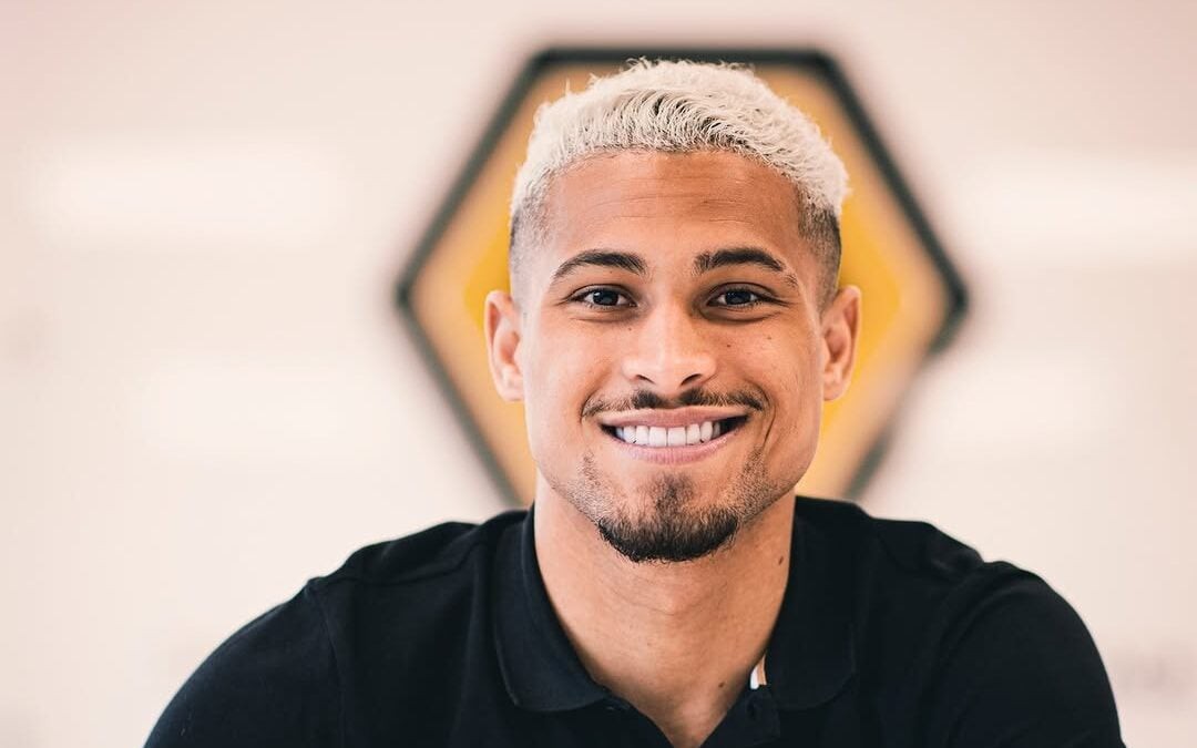 João Gomes, volante da Seleção Brasileira e revelado pelo Flamengo, renova com o Wolverhampton por cinco anos (Foto: Divulgação/Wolverhampton)