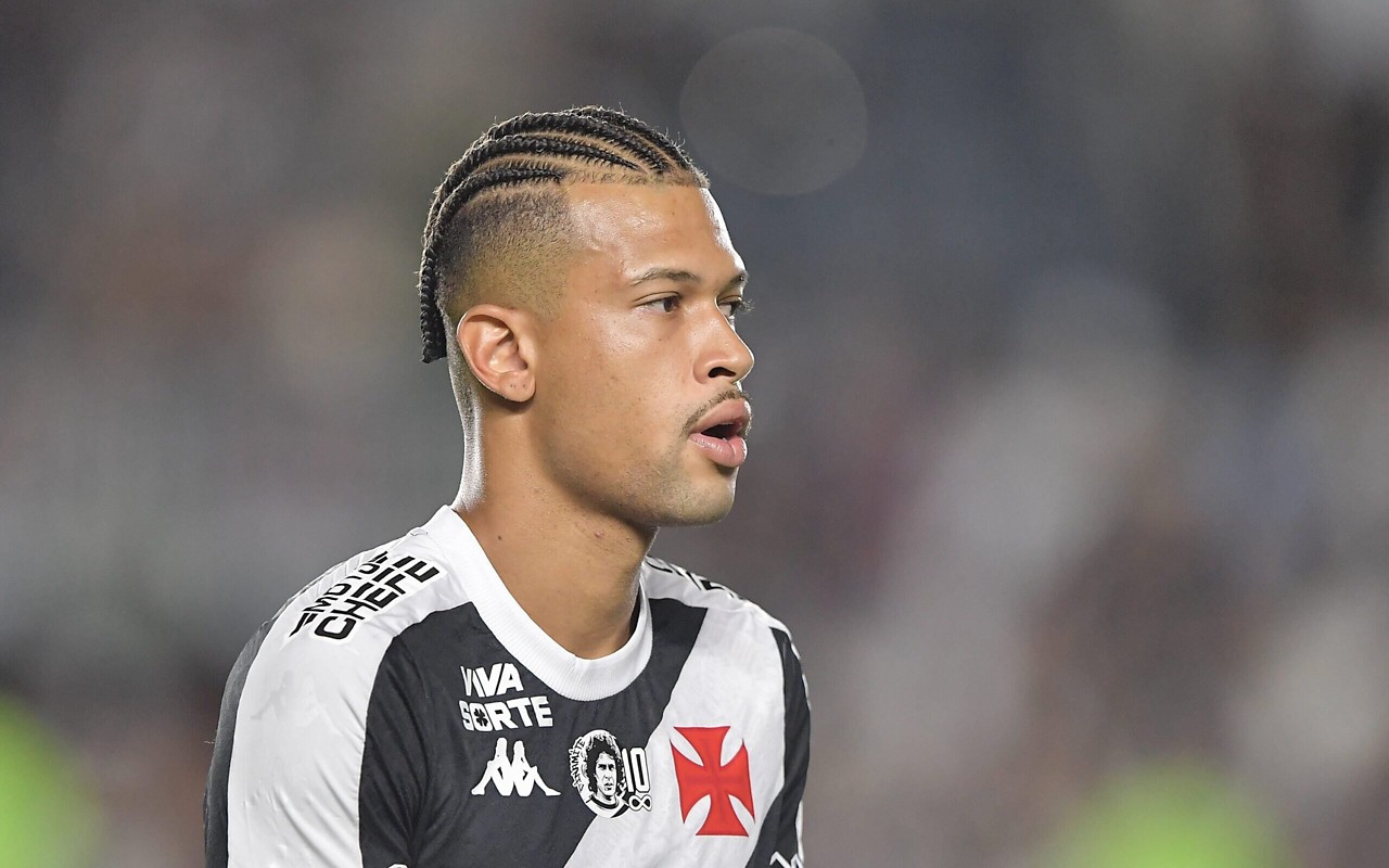 João Victor saiu em defesa de Carille (Foto: Thiago Ribeiro/AGIF)