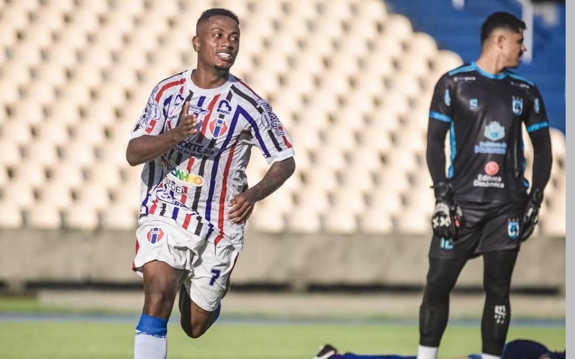 Ryan comemora um dos gols do Maranhão na vitória sobre o Maracanã (Foto: Divulgação)