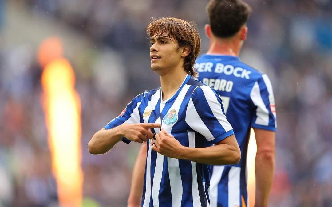 Rodrigo Mora comemora gol marcado pelo Porto em abril (Foto: Reprodução / Instagram)