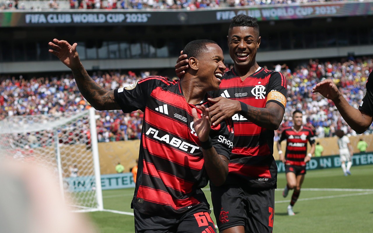 Wallace Yan e Bruno Henrique Flamengo marcaram na vitória do Flamengo sobre o Chelsea (Foto: Gilvan de Souza/Flamengo)