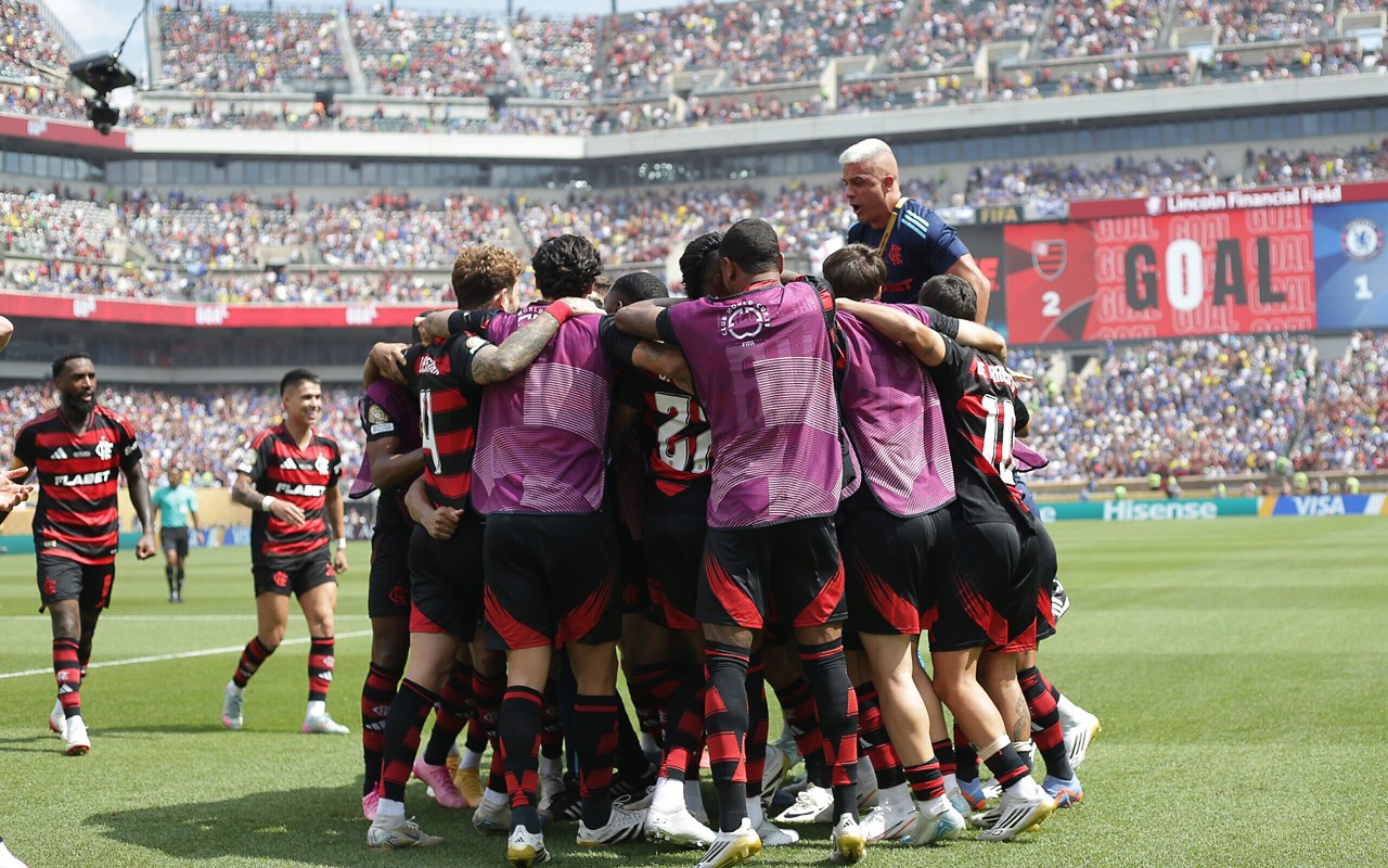 Jogadores do Flamengo comemoram gol diante do Chelsea no Mundial (Foto: Gilvan de Souza/Flamengo)