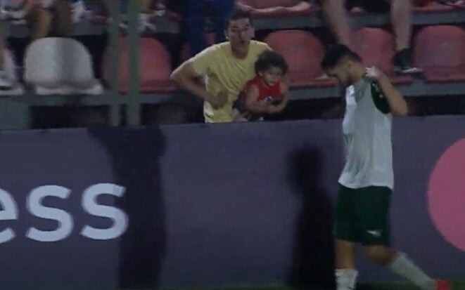 Torcedor foi flagrado fazendo gestos racistas aos atletas palmeirenses (Foto: Reproduão/Goat)