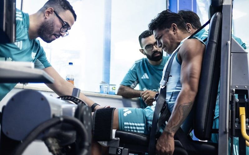 No segundo dia de treinos após as férias, jogadores do Cruzeiro passam por avaliação física (Foto: Gustavo Aleixo/Cruzeiro)