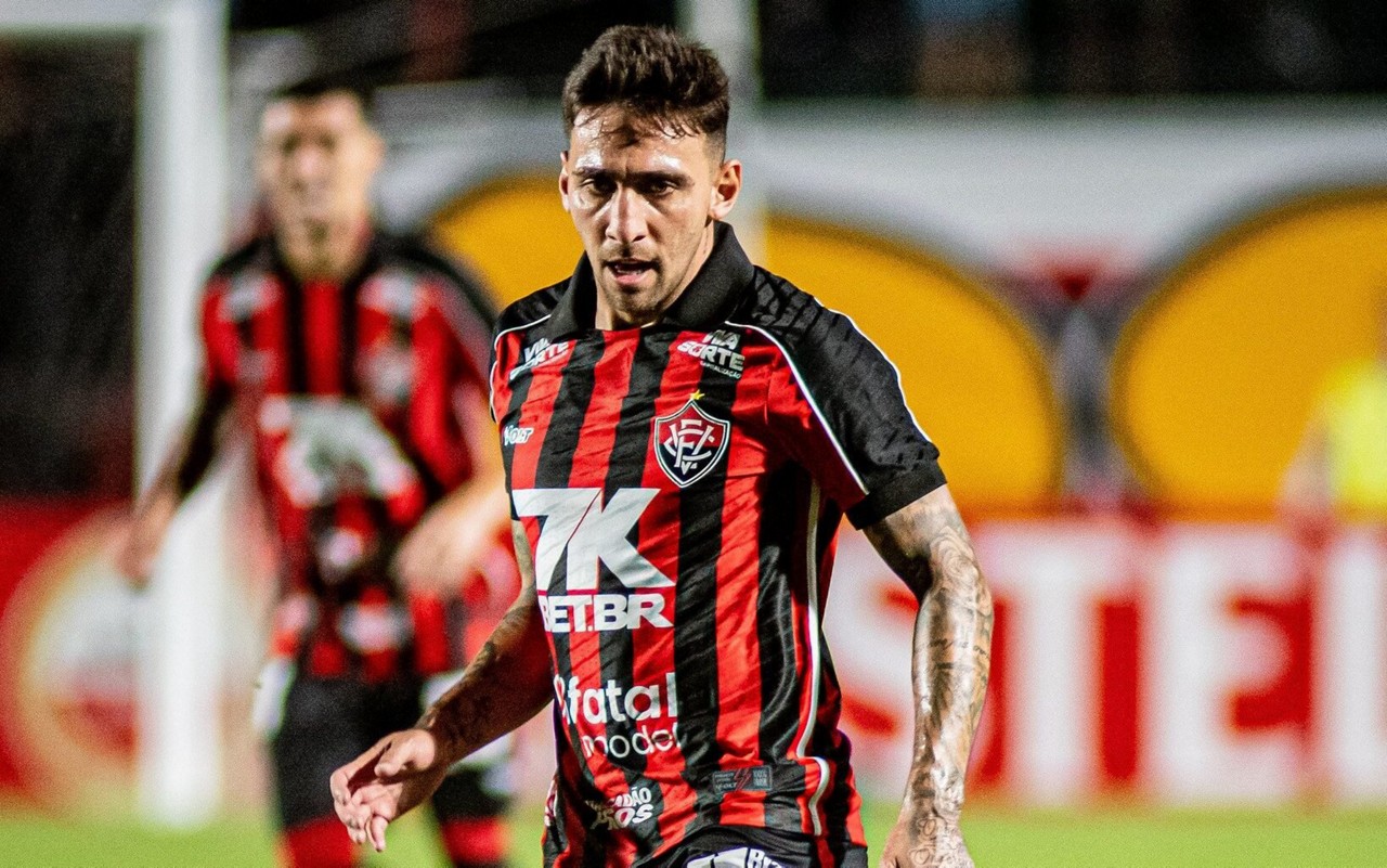 Gustavo Mosquito em jogo contra o Cerro Largo, no Barradão (Foto: Victor Ferreira / EC Vitória)