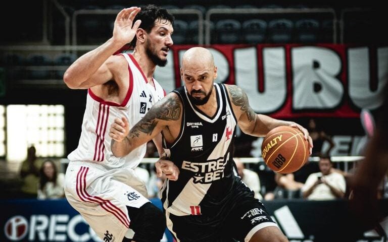 Gallizzi e Marquinhos, disputam espaço em Flamengo x Vasco, pelas quartas de final da Copa Super 8 (Foto: Mauricio Almeida/R10 Score Vasco da Gama)