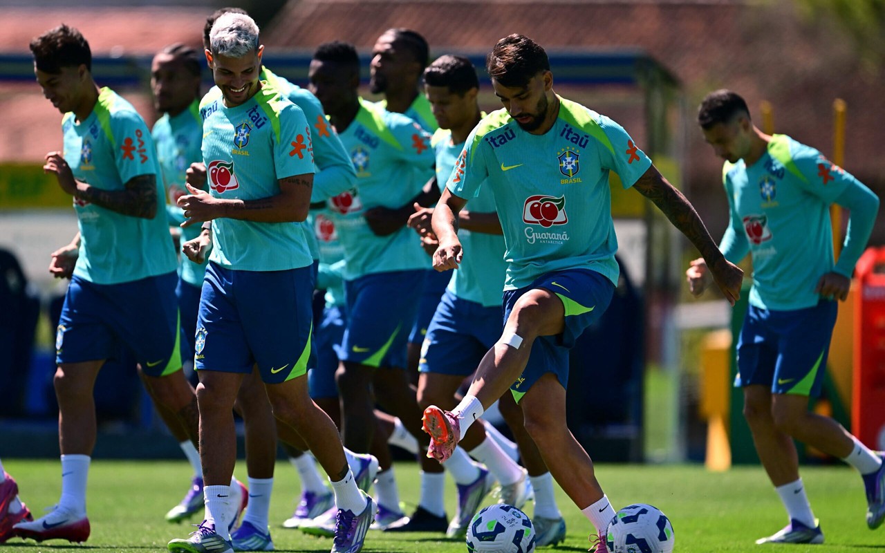 Jogadores da Seleção Brasileira em em treinamento na Granja Comary na manhã de quarta-feira (3) (Foto: Pablo Porciuncula/AFP)
