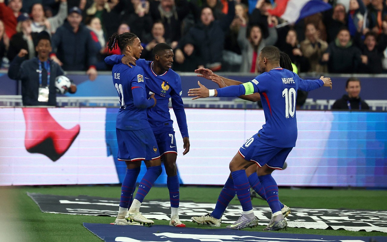 Dembélé comemora o gol em França x Croácia (foto: FRANCK FIFE / AFP)