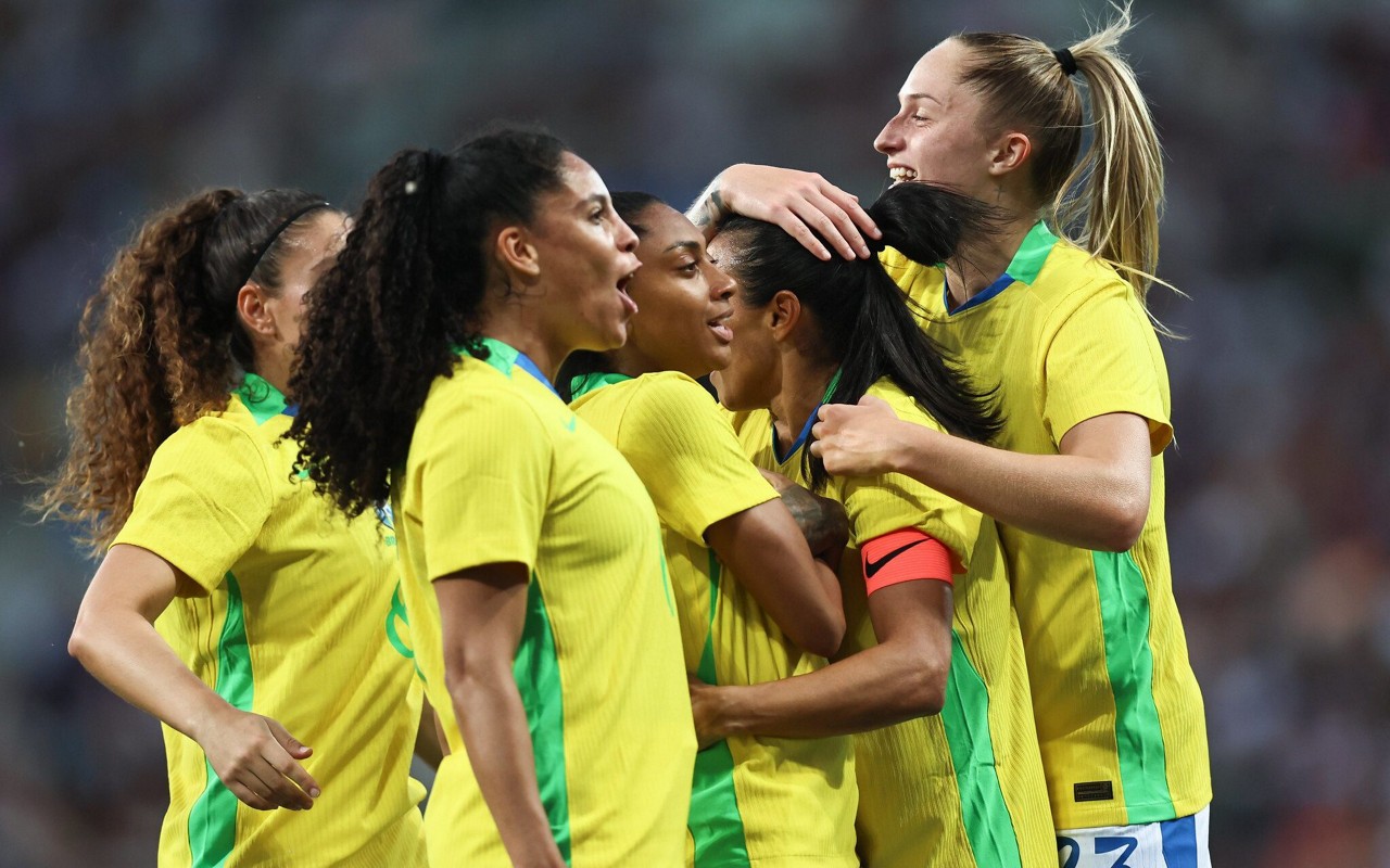 Seleção feminina comemora gol contra a França. (Foto: Livia Villas Boas / CBF)
