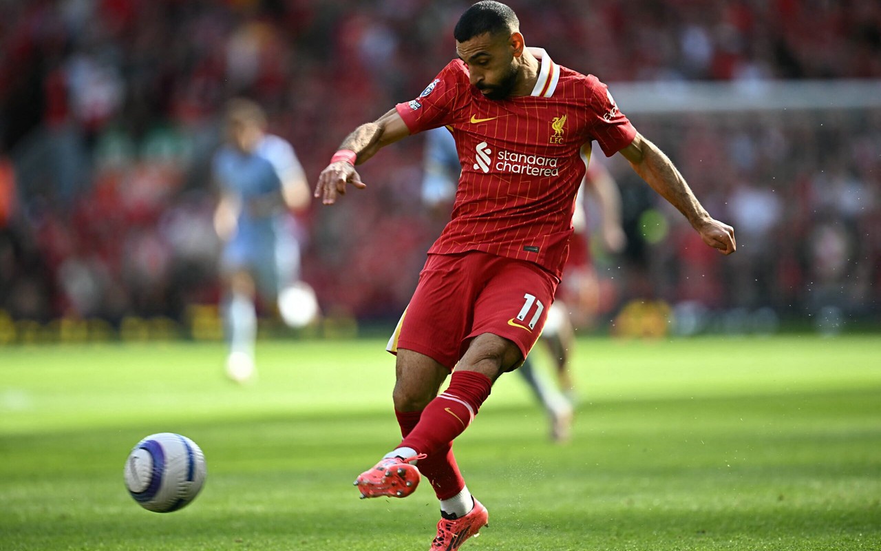 Mohamed Salah é um dos destaques do Liverpool, que joga nesta segunda-feira (Foto: Paul Ellis/AFP)