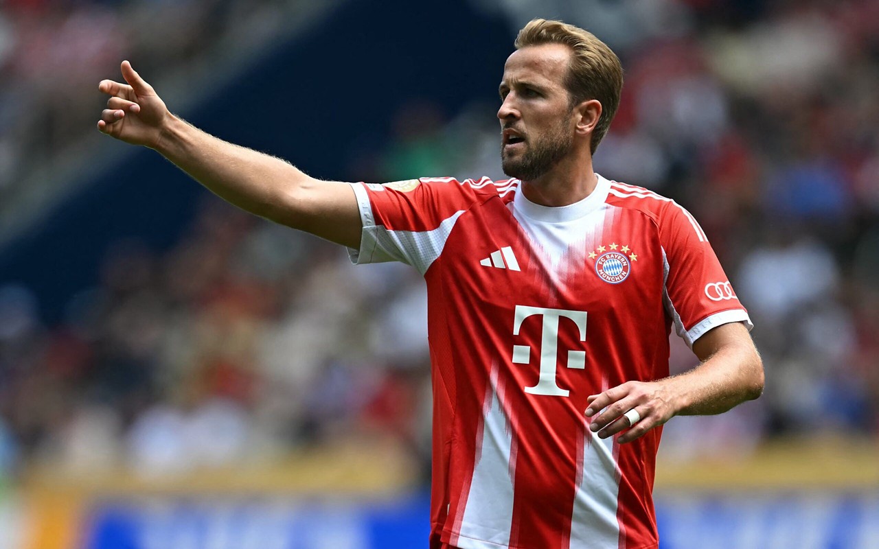 Harry Kane na goleada do Bayern de Munique conta o Auckland City (Foto: Paul ELLIS / AFP)