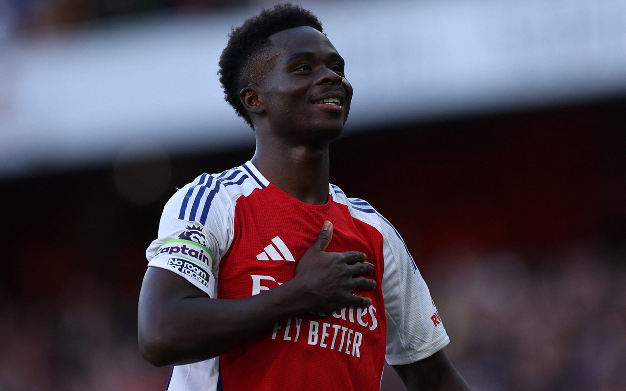 Bukayo Saka, destaque do Arsenal na temporada 2024-25 (Foto: Adrian Dennis/AFP)