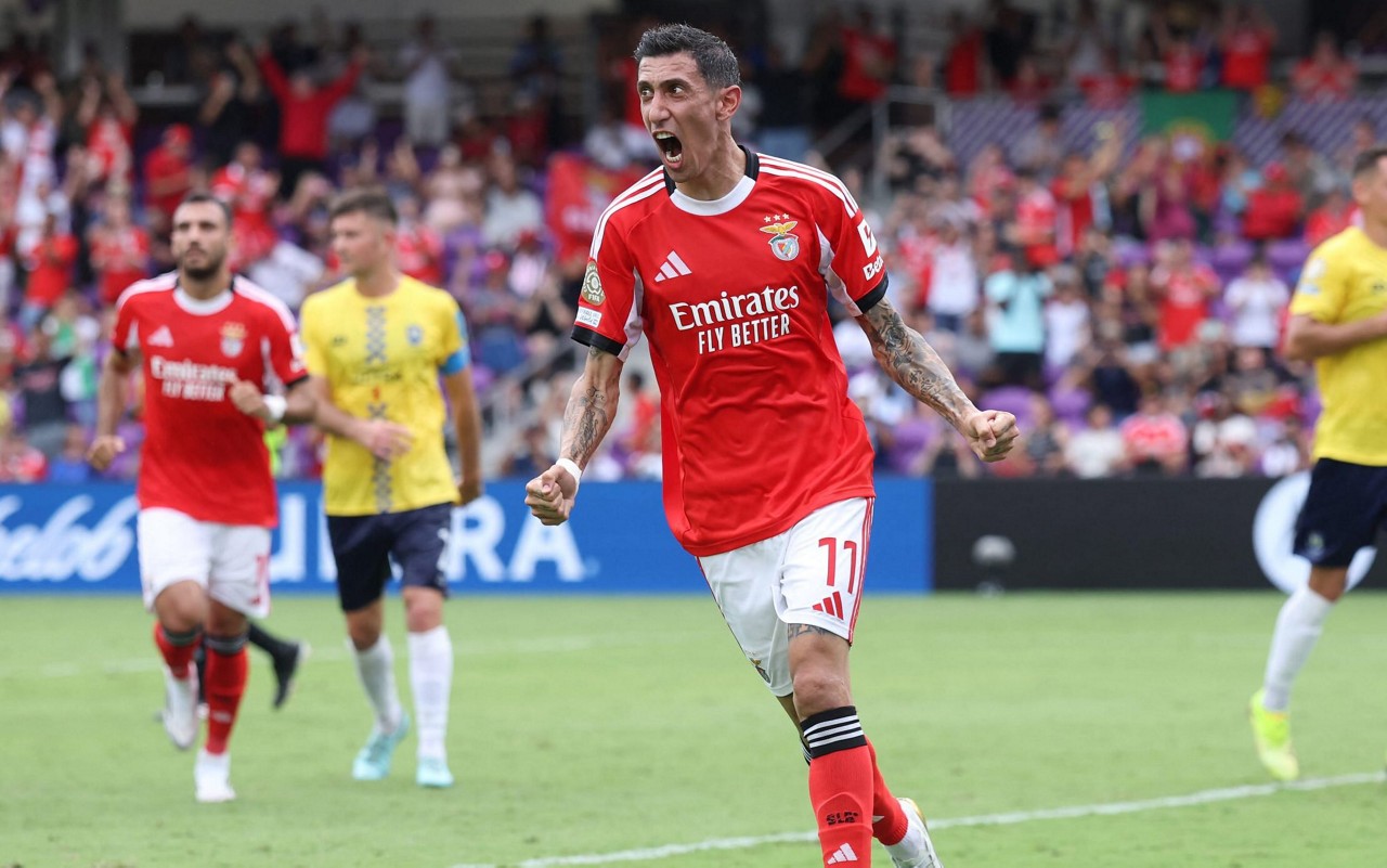 Di Maria comemorando um dos gols do Benfica contra o Auckland City (Foto: ALEX GRIMM / GETTY IMAGES NORTH AMERICA / Getty Images via AFP)