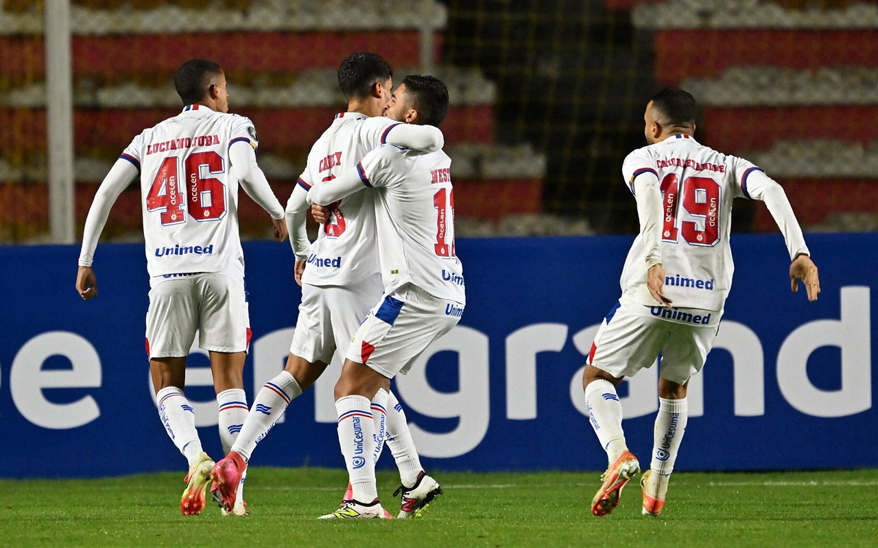 Jogos de hoje: Bahia recebe o The Strongest valendo uma vaga na próxima fase da Libertadores (Foto: Aizar Raldes/AFP)